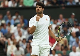 Carlos Alcaraz celebra un punto este domingo.