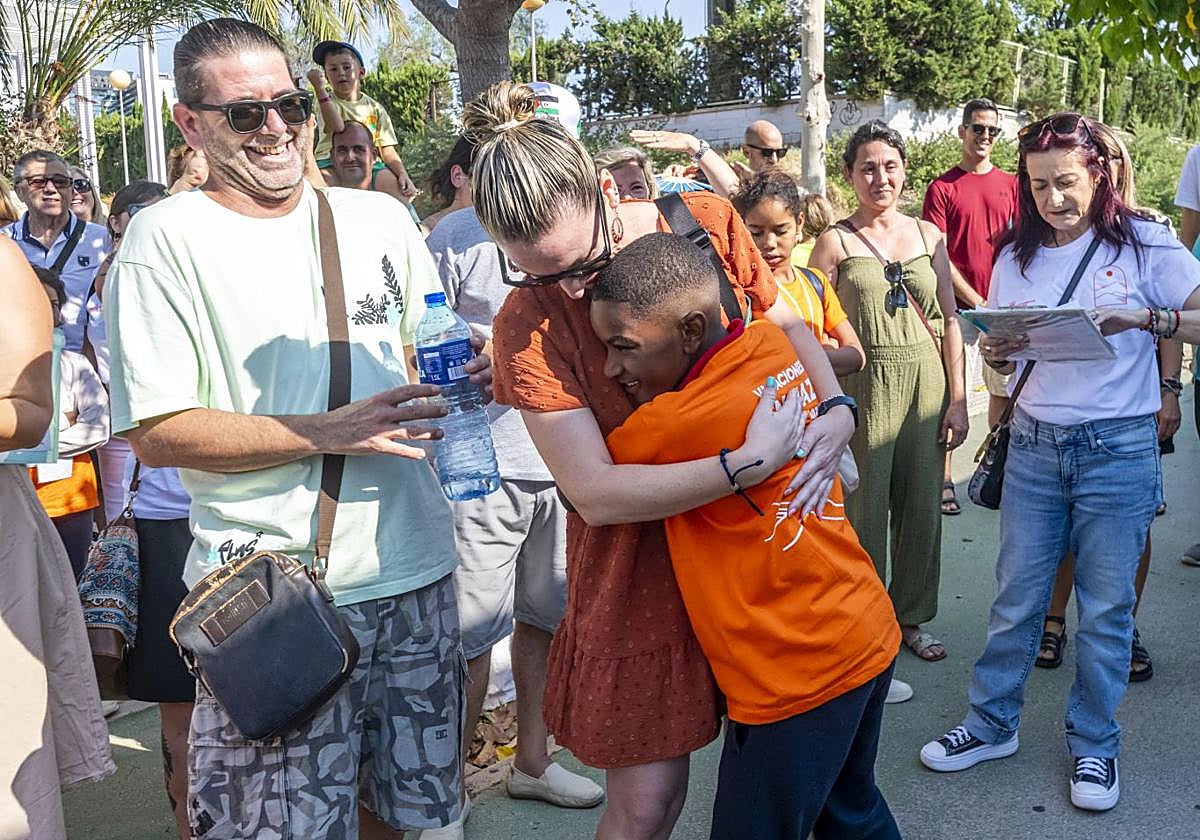 La recepción de los 50 niños saharuis en Murcia, en imágenes