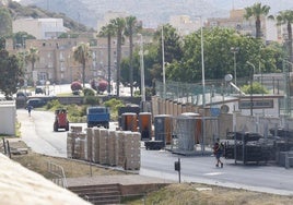 Trabajos de desmontaje del recinto de fiestas en el Batel.
