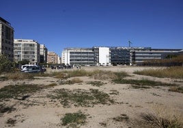 La parcela para el nuevo aparcamiento disuasorio ocupa una superficie de casi 10.500 metros cuadrados.