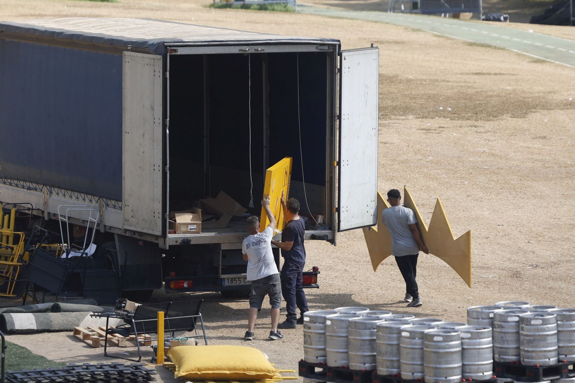 Desmontaje del recinto de fiestas en el Batel de Cartagena