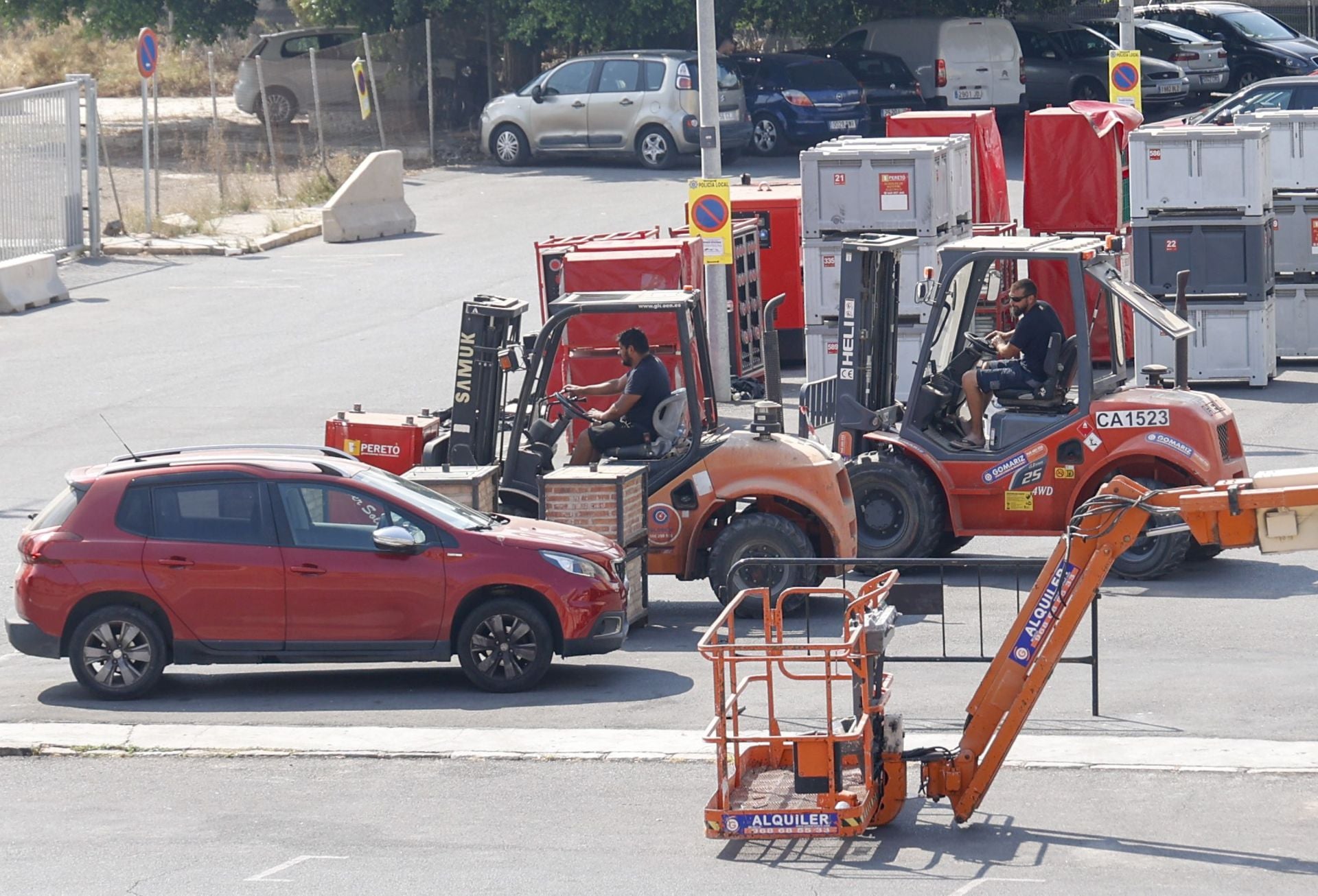 Desmontaje del recinto de fiestas en el Batel de Cartagena
