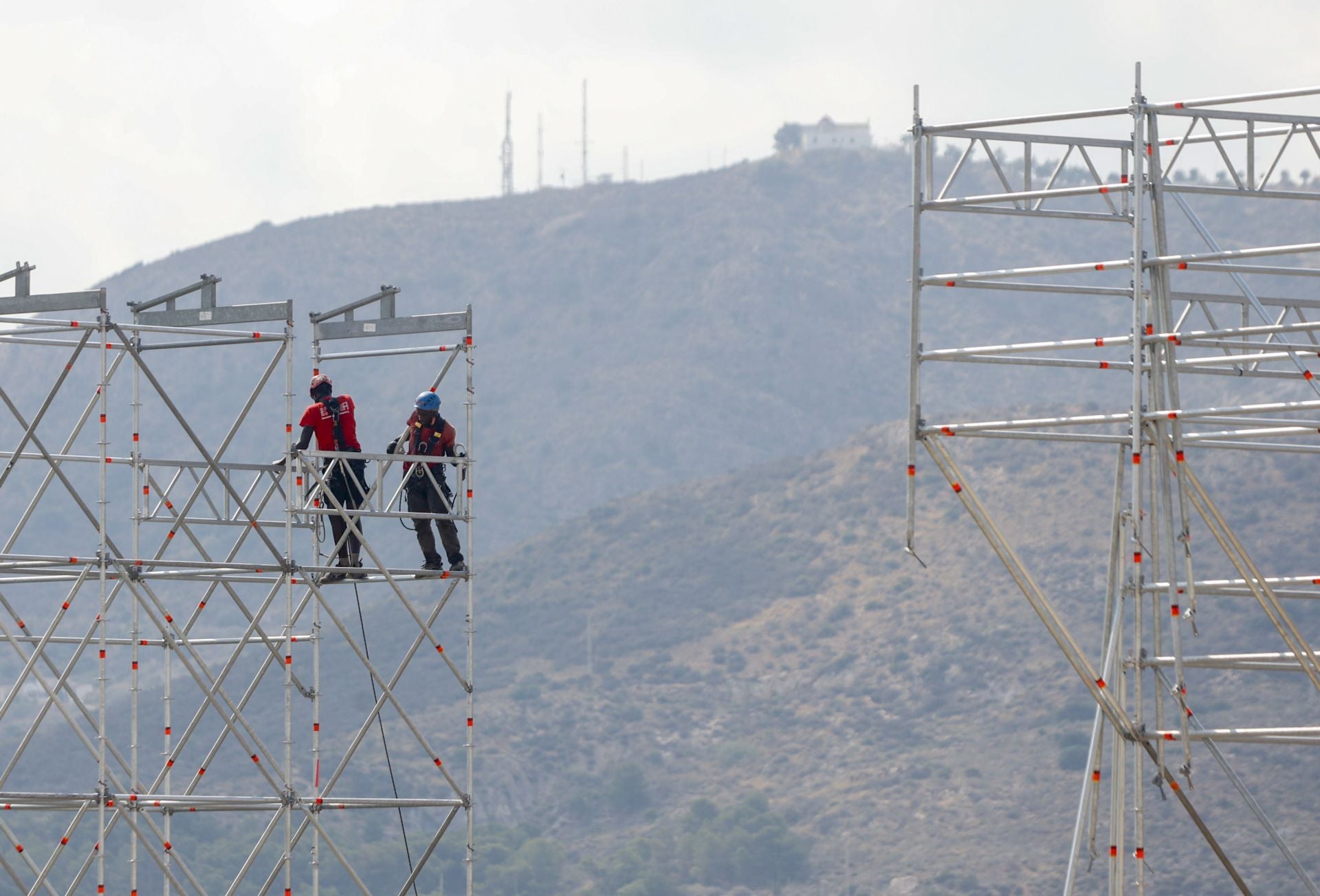 Desmontaje del recinto de fiestas en el Batel de Cartagena