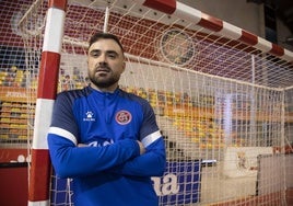 El portero Chemi posa para LA VERDAD en el Palacio.