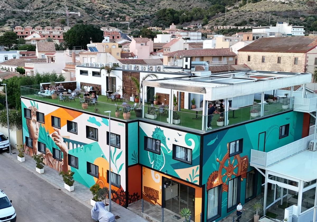 Imagen principal - Un mural de la Región de Murcia, nominado al mejor del mundo por Street Art Cities