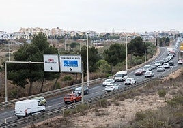 Retenciones en la N-332 a su paso por Torrevieja, en una imagen de archivo.