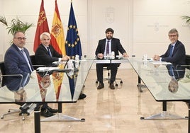 Chema Casas, director territorial de Telefónica en la Región; Borja Ochoa, presidente de Telefónica España; Fernando López Miras y Luis Alberto Marín, consejero de Economía de la Región de Murcia.