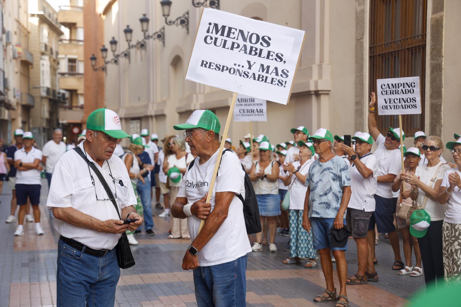 La protesta de los vecinos de Villas Caravaning, en imágenes