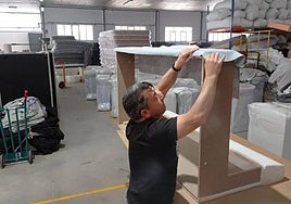 Trabajador de una empesa de la Región, en una imagen de archivo.