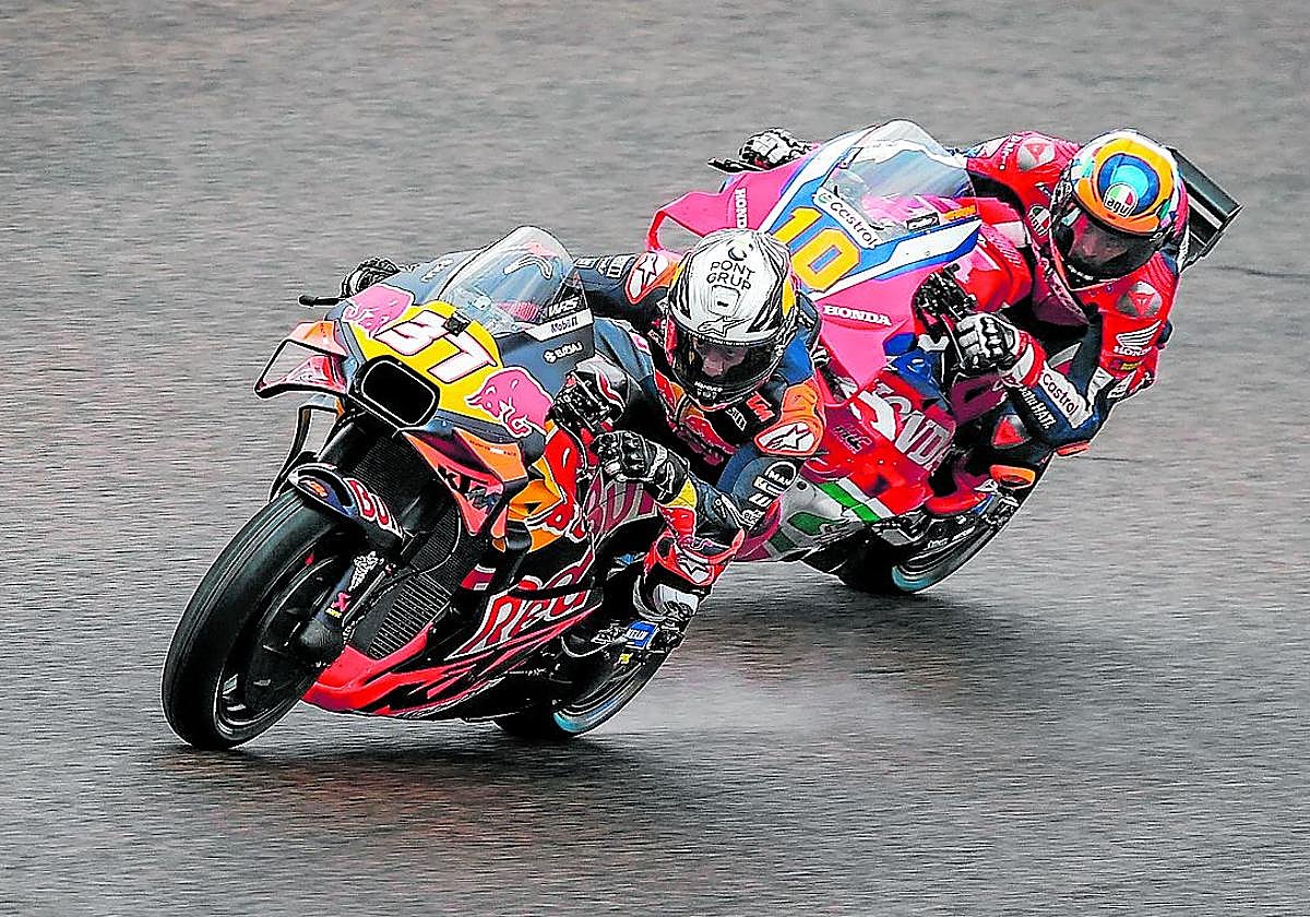 Pedro Acosta, por delante de Luca Marini, en la clasificación del Gran Premio de Alemania.