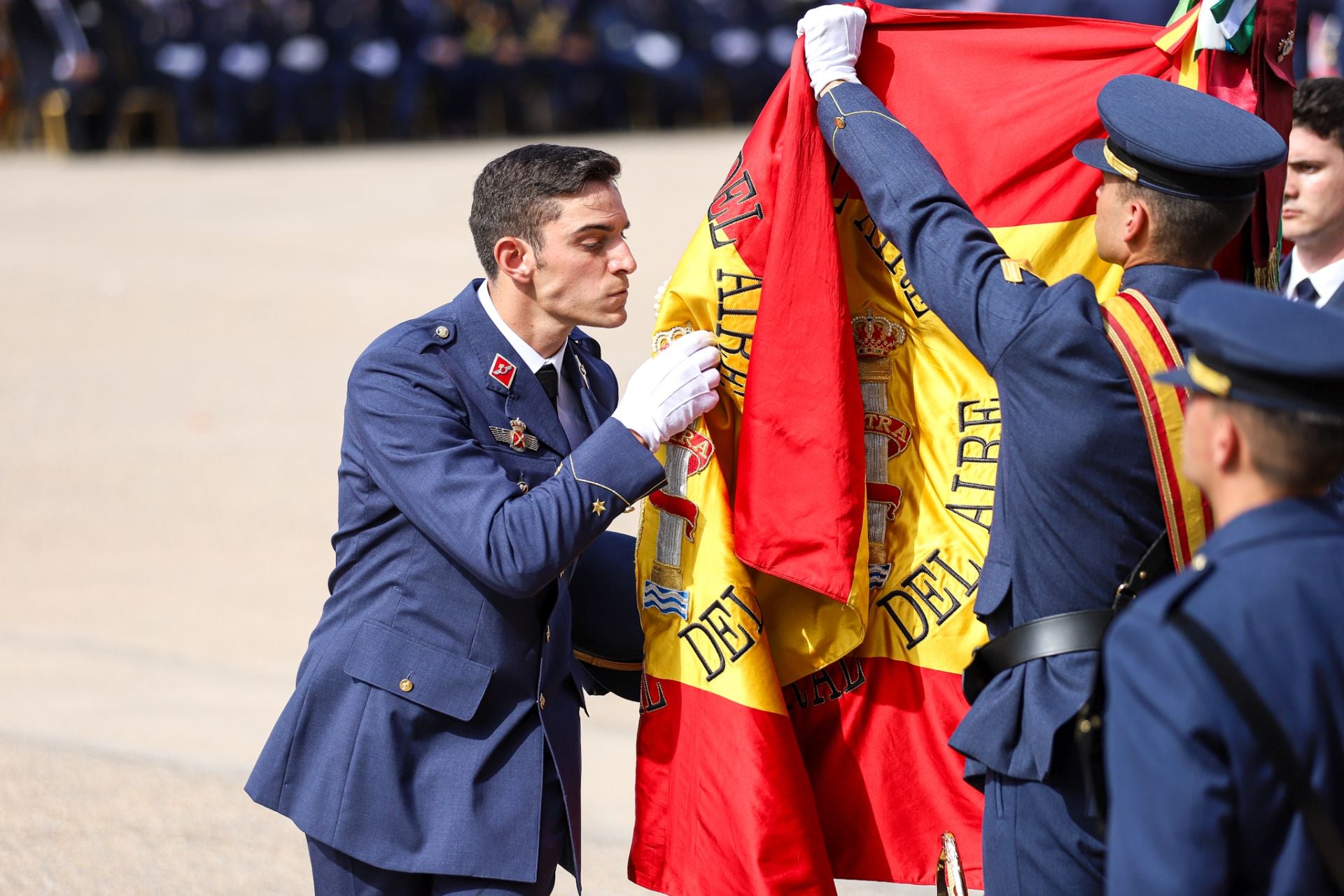El Rey preside el acto de entrega de despachos en la Academia General del Aire de San Javier