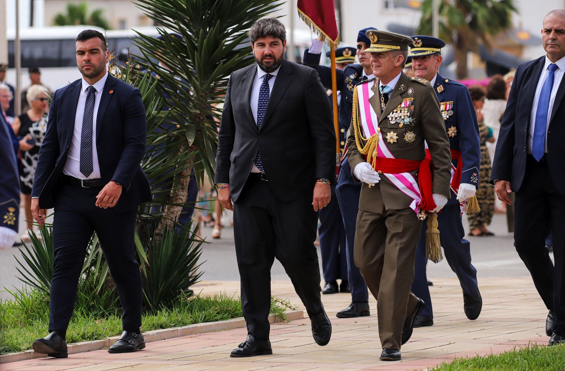 El Rey preside el acto de entrega de despachos en la Academia General del Aire de San Javier