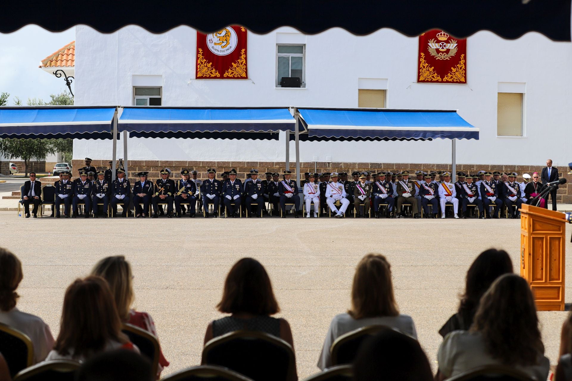El Rey preside el acto de entrega de despachos en la Academia General del Aire de San Javier