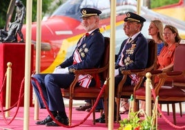 El Rey preside el acto de entrega de despachos en la Academia General del Aire de San Javier