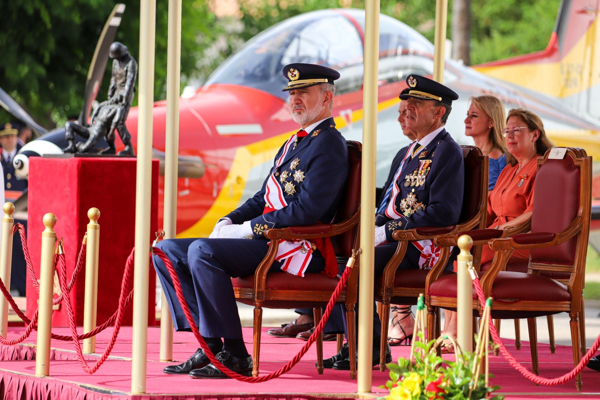 El Rey preside el acto de entrega de despachos en la Academia General del Aire de San Javier