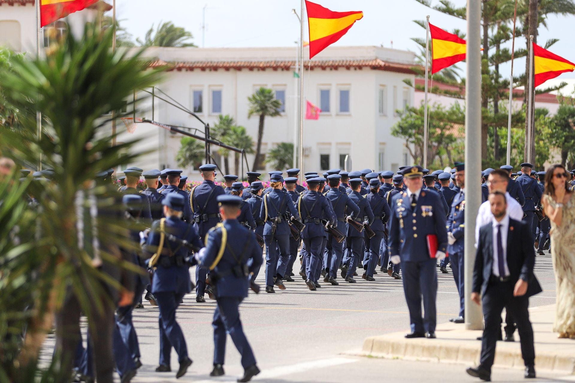 El Rey preside el acto de entrega de despachos en la Academia General del Aire de San Javier
