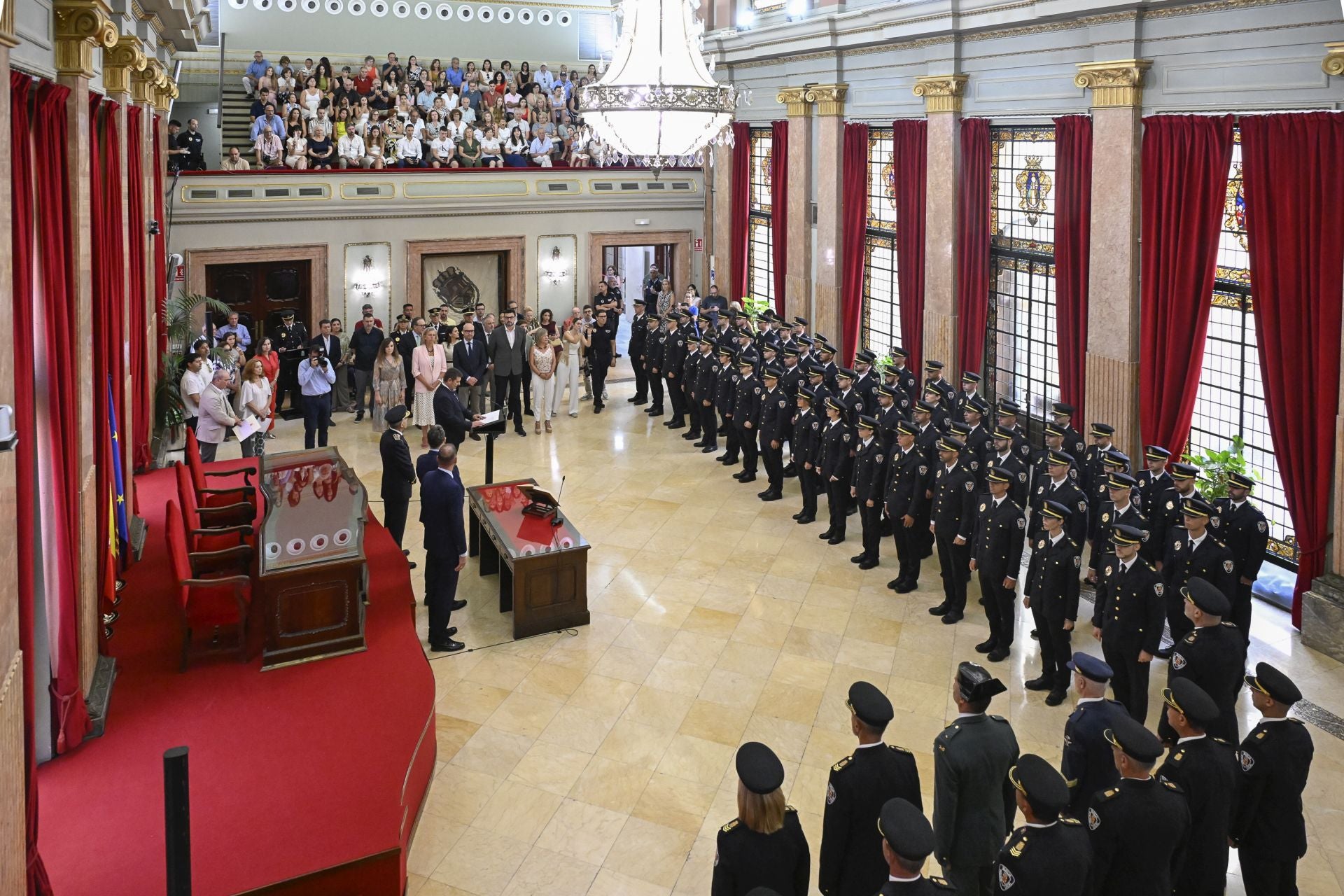 La jura de los nuevos agentes de la Policía Local, en imágenes