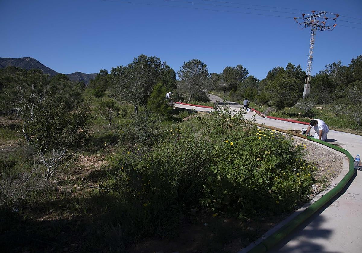 Tareas de acondicionamiento en uno de los tramos ya accesibles para los ciudadanos.