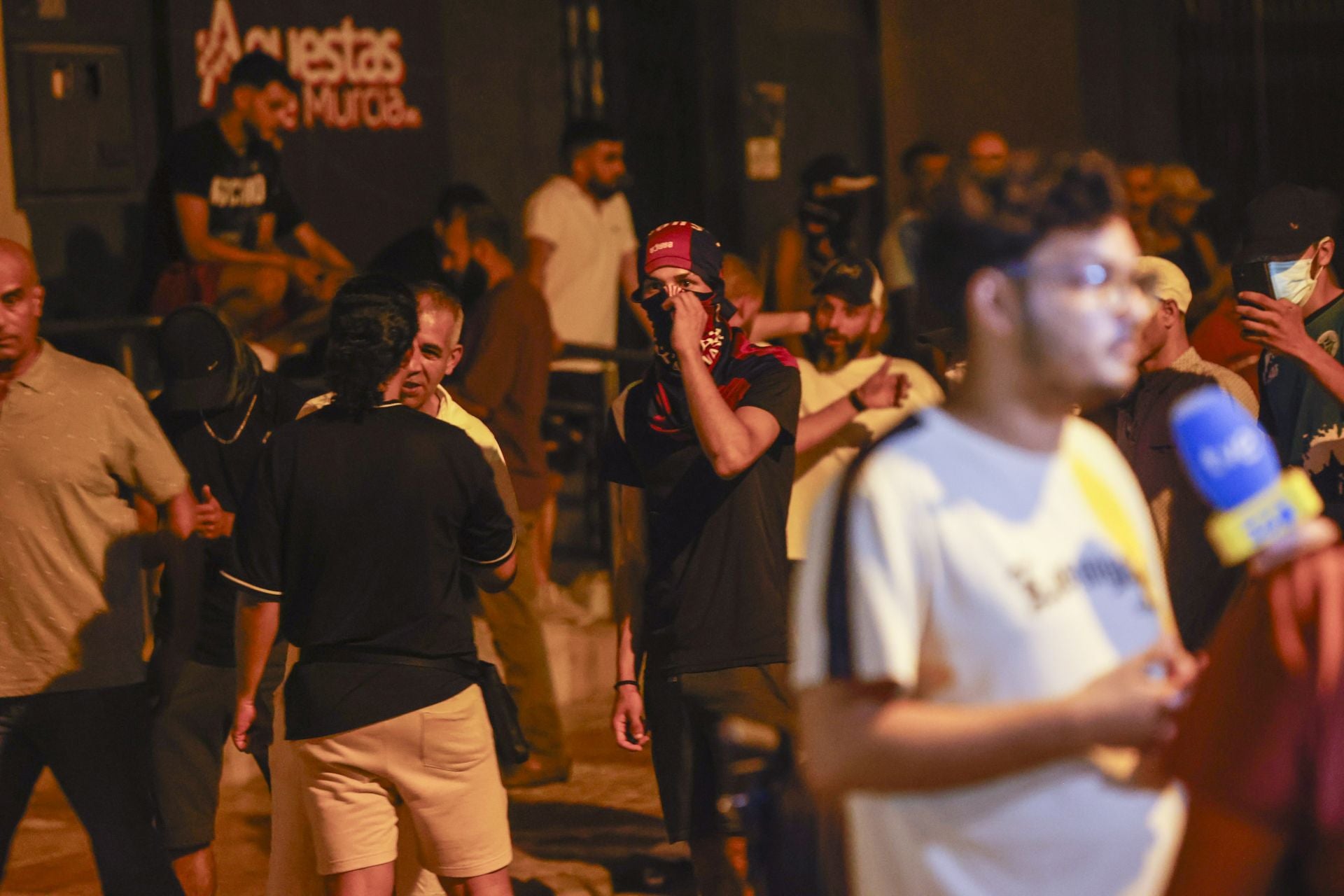 Torre Pacheco vivió este lunes una noche de calma tensa, en imágenes