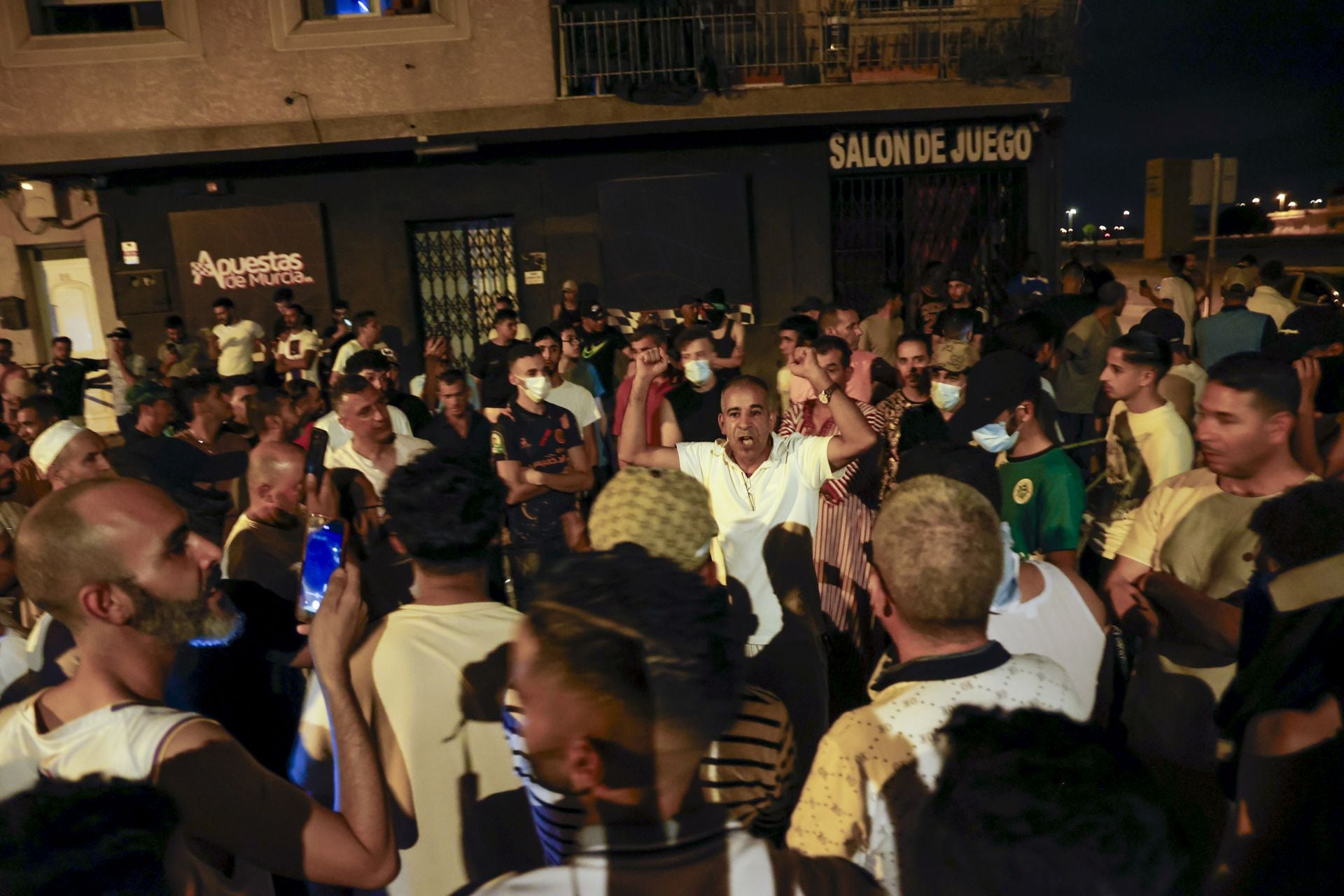 Torre Pacheco vivió este lunes una noche de calma tensa, en imágenes