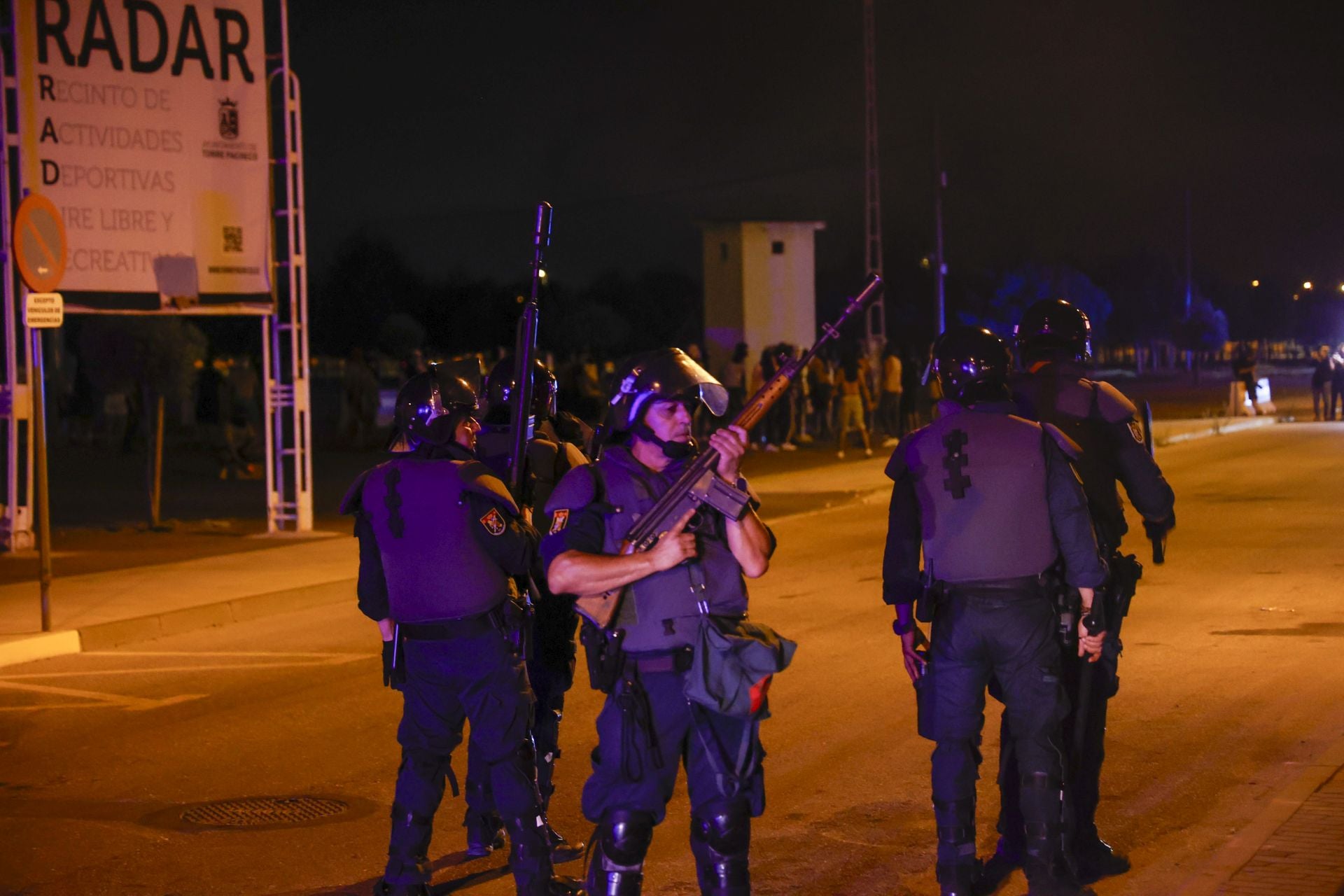 Torre Pacheco vivió este lunes una noche de calma tensa, en imágenes