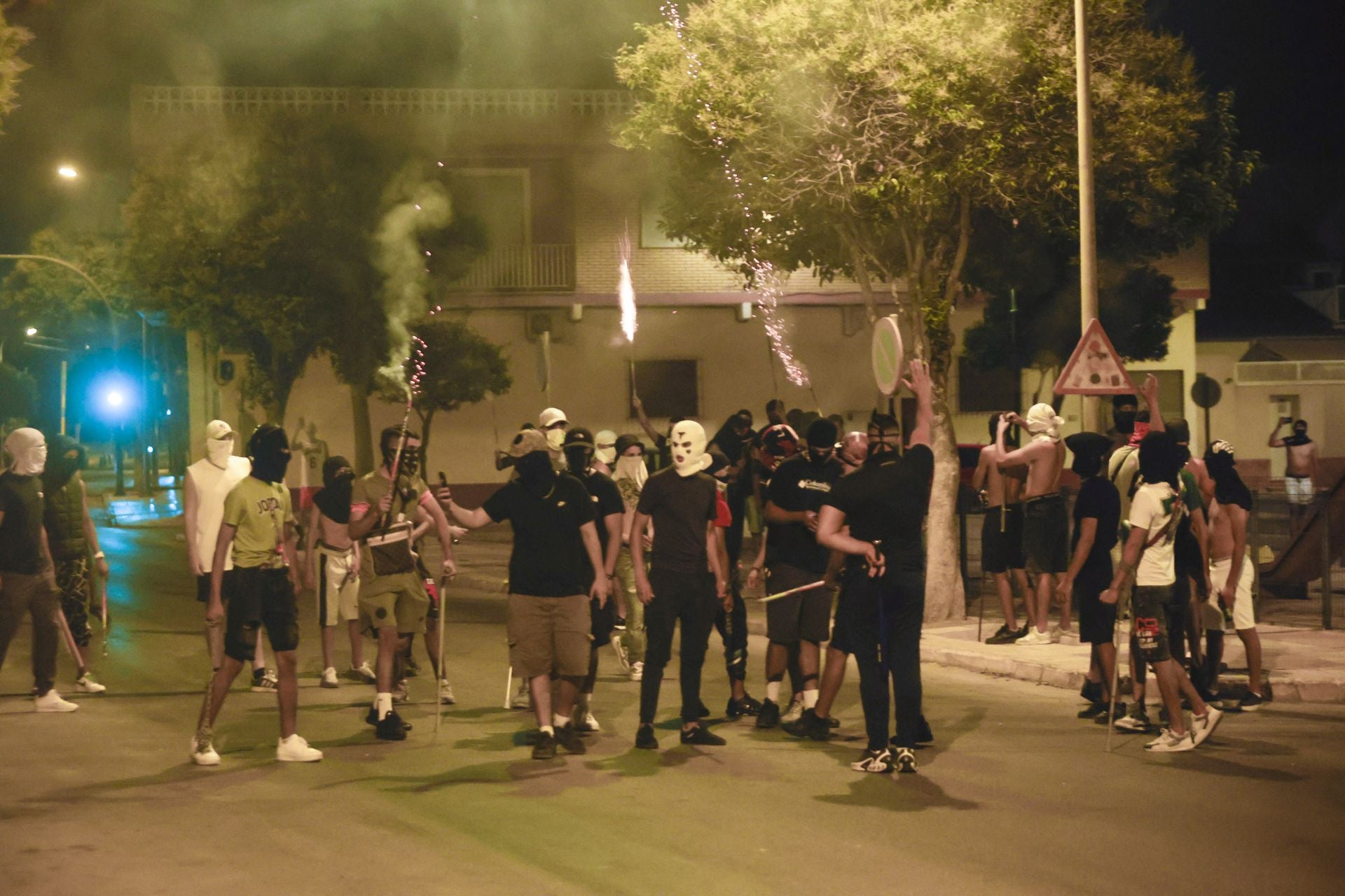 Torre Pacheco vivió este lunes una noche de calma tensa, en imágenes