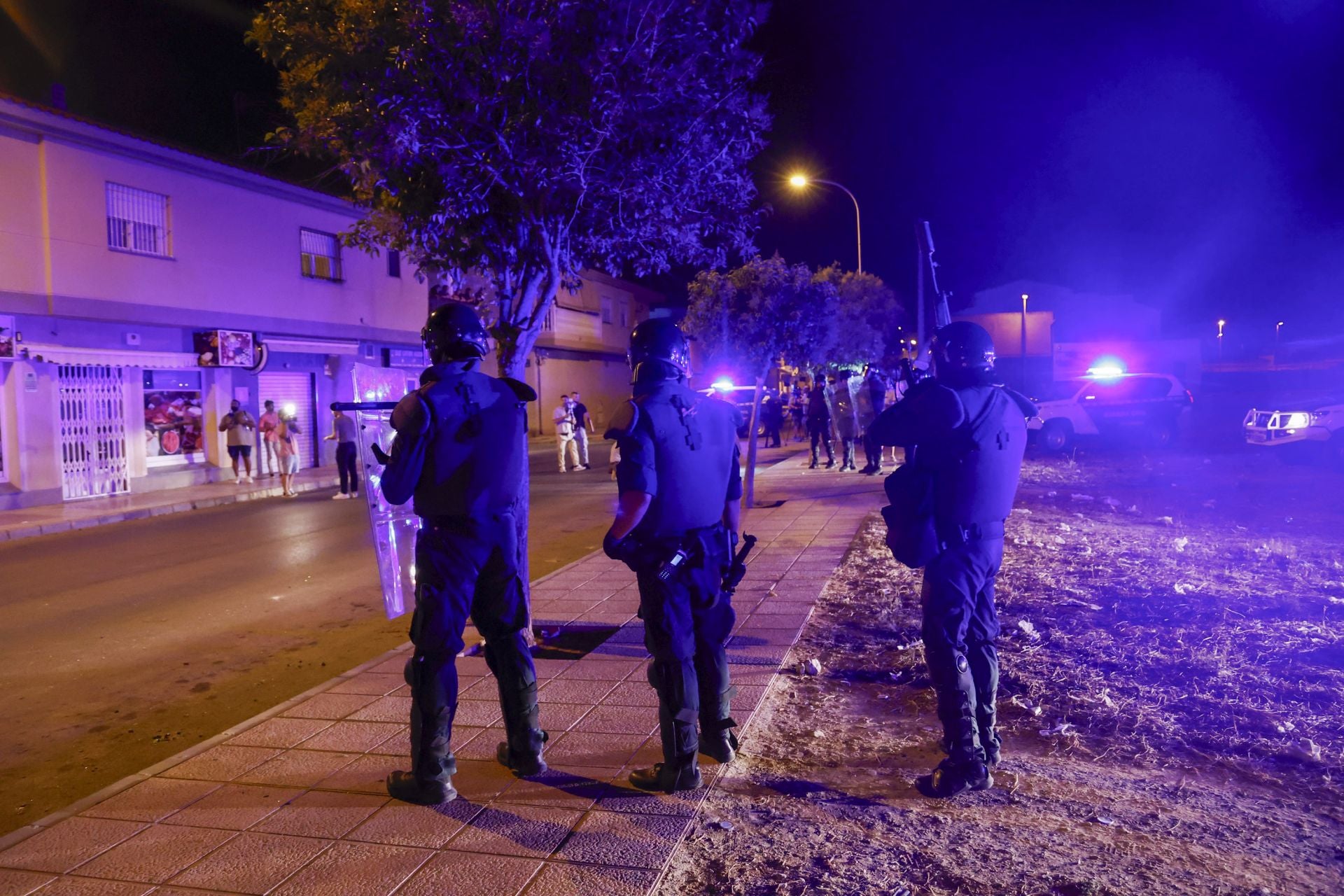 Torre Pacheco vivió este lunes una noche de calma tensa, en imágenes