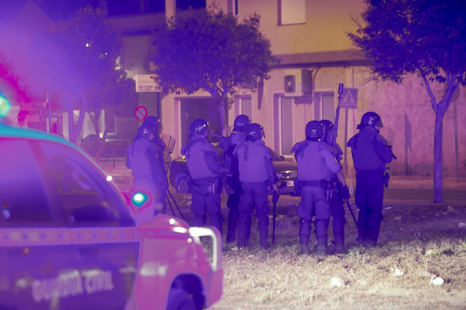 Torre Pacheco vivió este lunes una noche de calma tensa, en imágenes