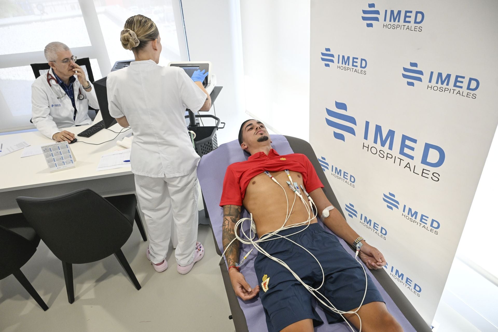 Las imágenes de los jugadores Real Murcia en el reconocimiento médico