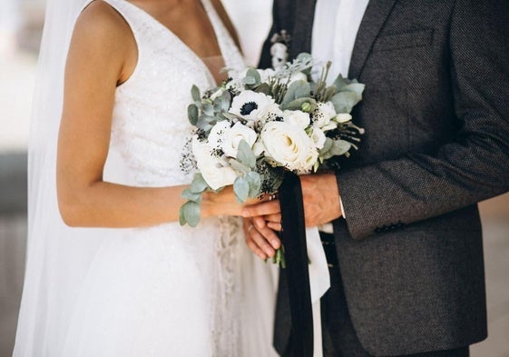 La leyenda popular para evitar la lluvia el día de tu boda: así se aplica en Murcia.