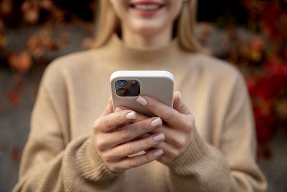 Cómo borrar personas del fondo de tus fotos desde la galería: es gratis y solo tardarás unos segundos.