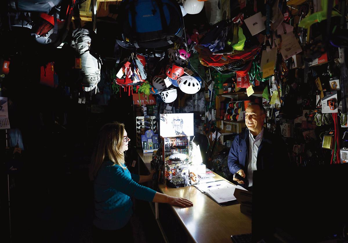 Una tienda de Murcia, sin luz el día del apagón general en todo el país.