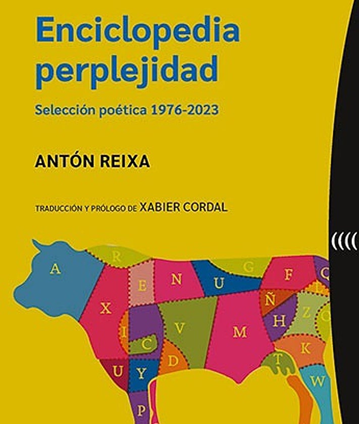 Imagen secundaria 2 - Antón Reixa firma ejemplares de su antología, traducida por Xabier Cordal, y con Lara López en su encuentro en Cartagena.