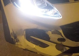 Daños sufridos por el coche de la Policía Local de San Javier en la persecución.
