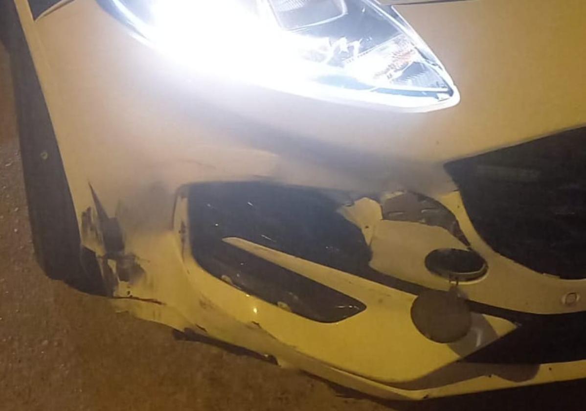 Daños sufridos por el coche de la Policía Local de San Javier en la persecución.