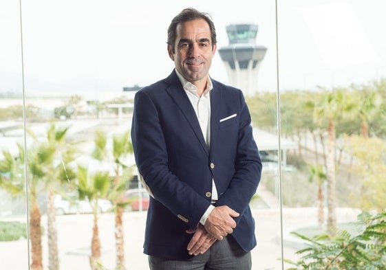 Carlos Muñoz, fundados de Volotea, en el aeropuerto de la Región de Murcia.