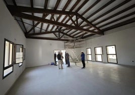 Visita del concejal de Urbanismo y personal técnico del área a las obras de rehabilitación de la antigua Caja de Monserrate.