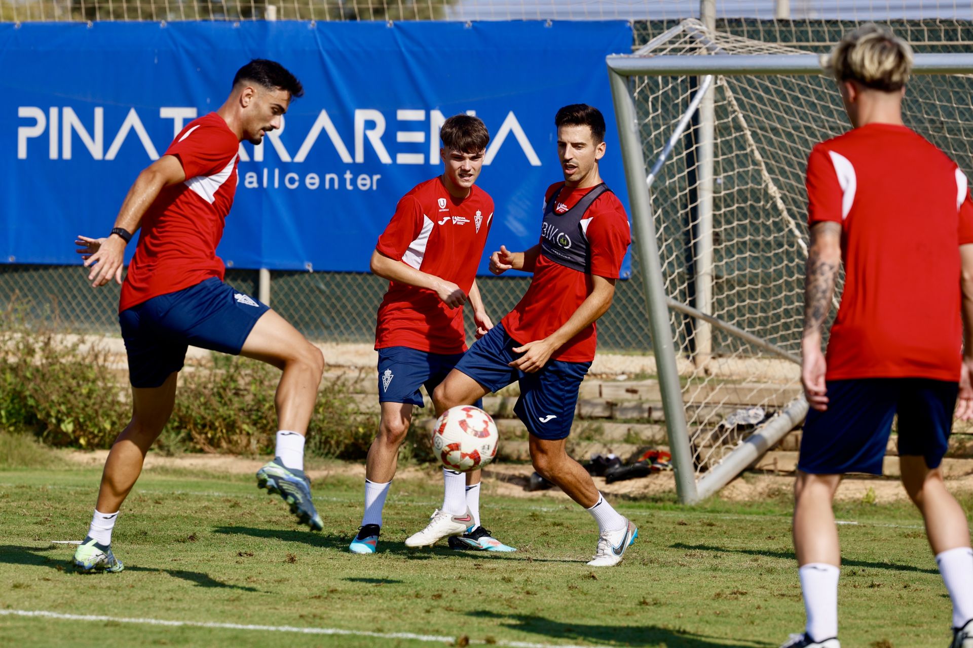 Primer entrenamiento de la temporada 2025-26 del Real Murcia, en imágenes