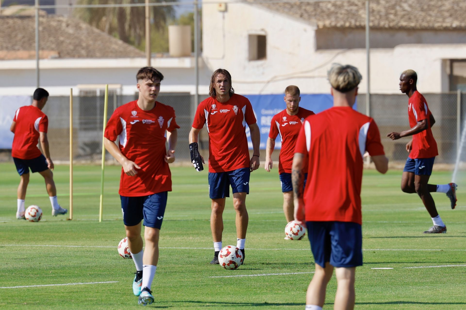 Primer entrenamiento de la temporada 2025-26 del Real Murcia, en imágenes