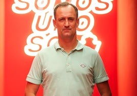 Joseba Etxeberria, en el túnel que conduce al terreno de juego del Enrique Roca.