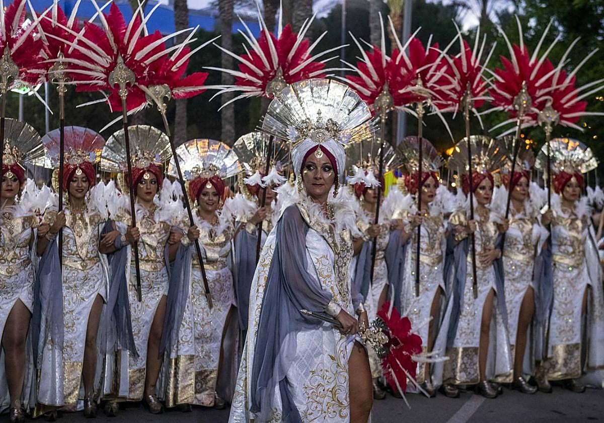 La comparsa J'Alhamed ha sido la encargada de representar al resto de las comparsas moras con su embajada.