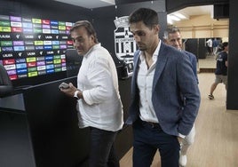 Javi Hernández y Alejandro Arribas seguidos por Víctor Alonso, el pasado jueves.