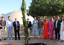 Plantación del ciprés, uno de los actos de la 53 edición del Concurso Internacional de Pintura 'Villa de Fuente Álamo'.