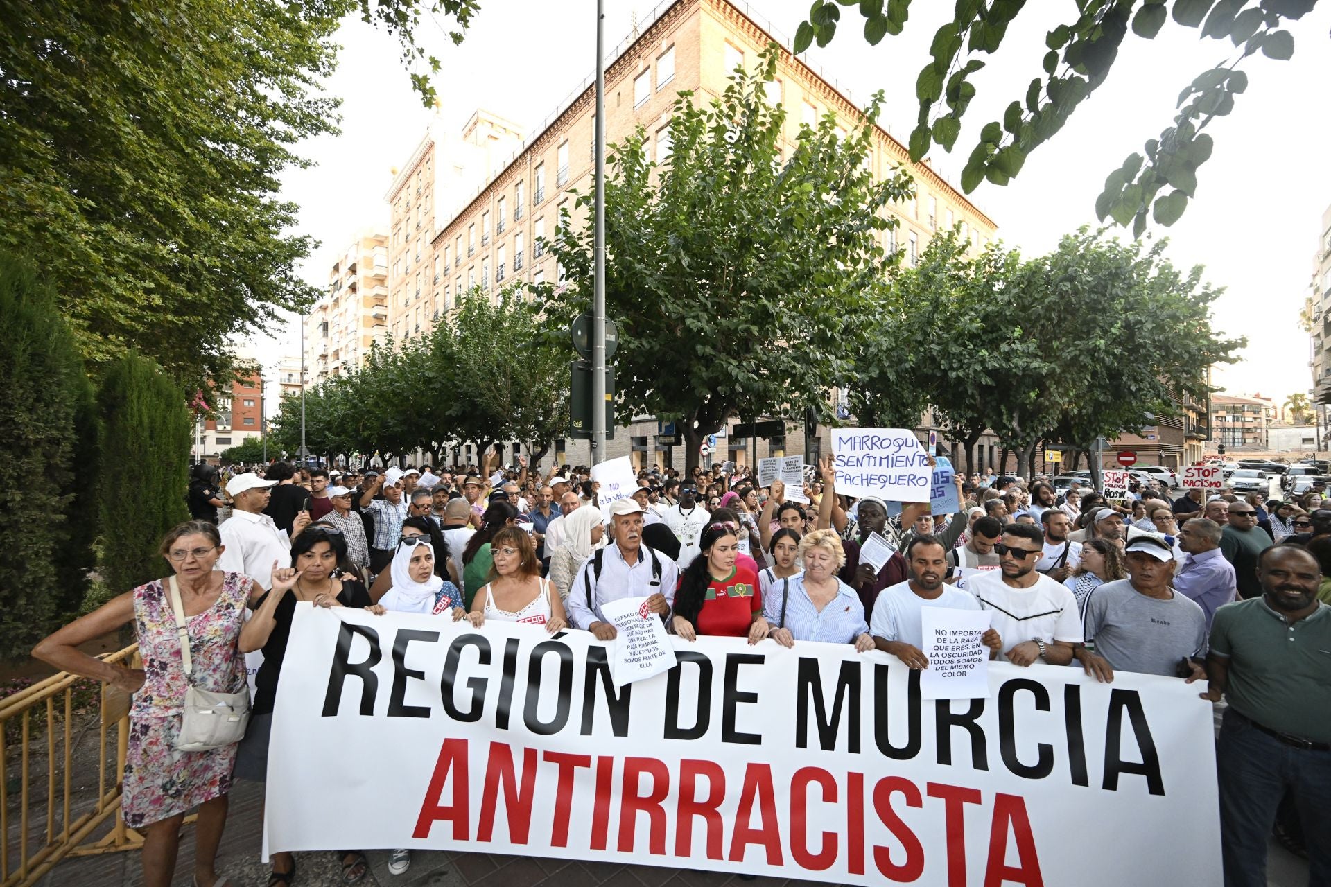En imágenes, la protesta contra el racismo celebrada en Murcia