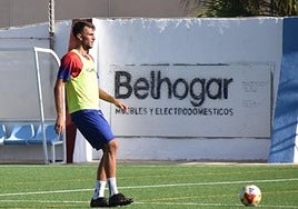 Sebas Holgado entrena este martes con sus nuevos compañeros.