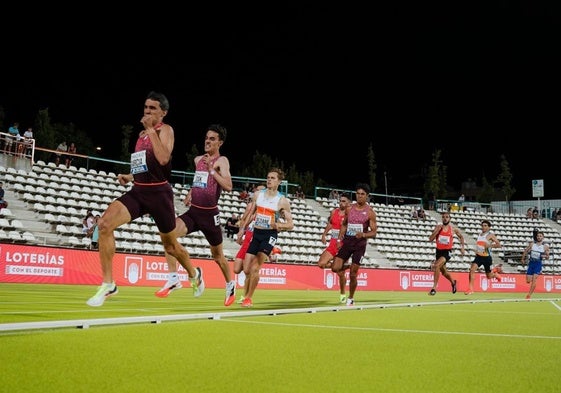 Mariano García liderando la carrera del pasado sábado en la pista de Vallehermoso (Madrid).