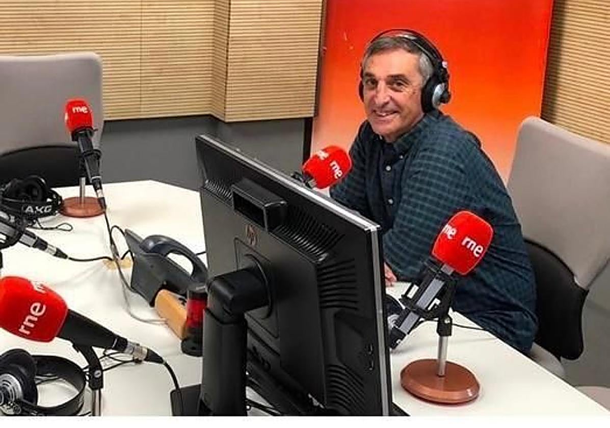 Antonio Sánchez 'Nico', en los estudios de RNE en Cartagena.