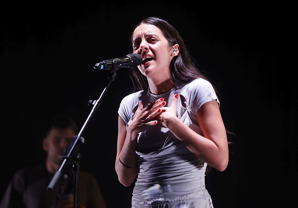Valeria Castro, este martes, durante su concierto en Cartagena.