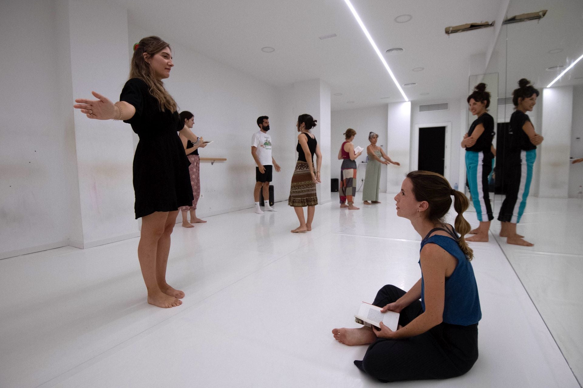 En imágenes, el club de lectura bailado de Libros Traperos y LASALA