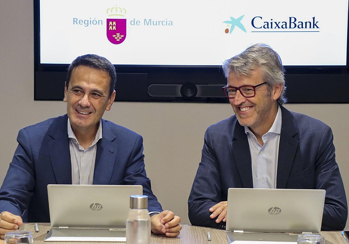 Juan Jesús Lozano, de CaixaBank, y Luis Alberto Marín, ayer.